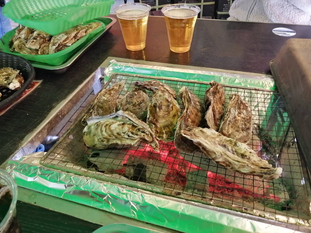 DAIAZU2's tweet photo. 海から遠い会津で
出張牡蠣小屋はありがたい🦪
昼から海鮮BBQ で大満足😋 https://t.co/CofCJHZCD5