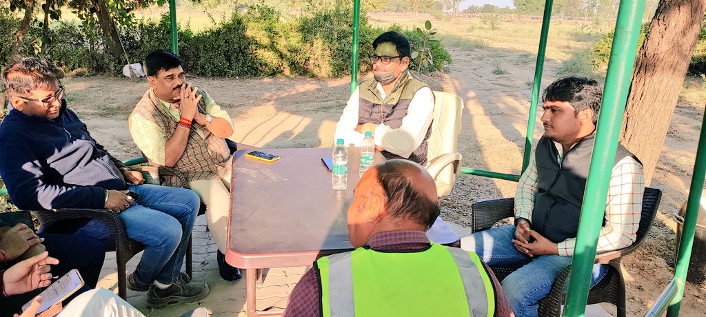 NoidaPrince's tweet photo. मेरे क्षेत्र के प्रत्येक युवा को रोजगार मिले, हर एक व्यक्ति सक्षम और शिक्षित हो, तभी मेरा सपना साकार होगा -जेवर विधायक
कल मुख्यमंत्री श्री @myogiadityanath जी का #DREAM_PROJECT जेवर अंतराष्ट्रीय हवाई अड्ढे के कार्यों की जायजा लेने पहुँचे, जेवर विधायक, भावी सांसद @DhirendraGBN जी https://t.co/UHWtWgsoC1