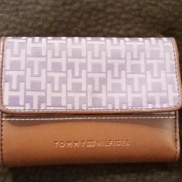 ErinLCBW's tweet photo. So good I had to share! Check out all the items I'm loving on @Poshmarkapp #poshmark #fashion #style #shopmycloset #tommyhilfiger #colorstreet: https://t.co/JbjeXrfJXJ https://t.co/bP9Q1nmZ81