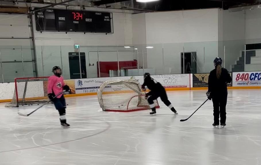 BRKHockey's tweet photo. Reanna Arnold from @CrossDevelo1 has returned! And she was working on skill development with the U18 Females this week! Thank you to @HockeyAlberta, @HockeyABFdn, and the @Oil_Foundation for their support through the Member Grant that helps small town Alberta!#HAMemberGrant https://t.co/y8n4IiztKa