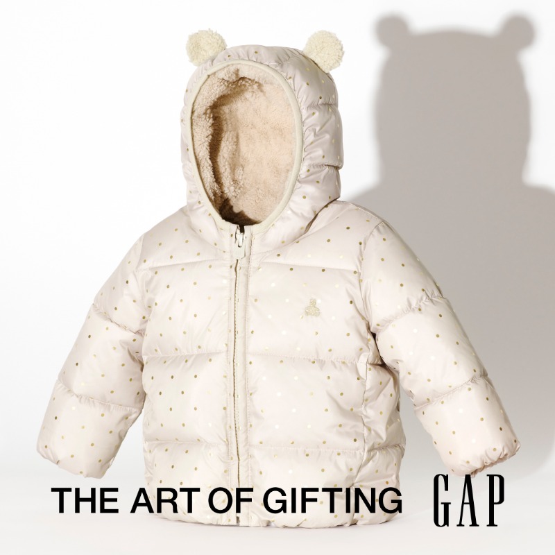 GapKids_JP's tweet photo. くまの耳付きフードがキュートなベビーアウターは、裏ボア付きでポッカポカ♪ゴールドのドット柄がさりげない華やかさを演出。ギフトにもオススメ🎁
#theartofgifting #gap #gift #holiday #christmas #ギフト #プレゼント #クリスマス

https://t.co/WY58UsQlee https://t.co/fwN5f4R4dS