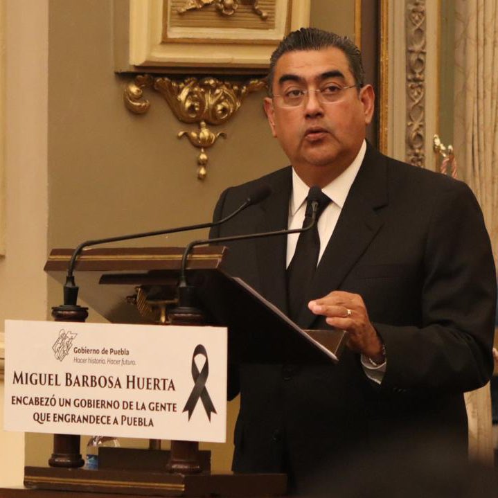 notipoblano's tweet photo. 🚨 #ULTIMAHORA | @SergioSalomonC , se convierte en Gobernador Sustituto de #Puebla. https://t.co/TuR15lojZF