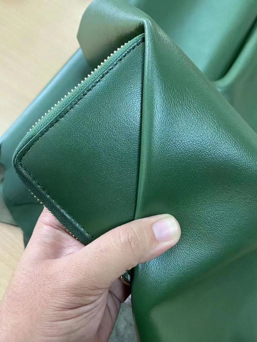 Belinda23090560's tweet image. Sunteam customized leather based on Pantone card number which provided by customers.

The finished wallets looks exactly beautiful.
Warmly welcome your inquiry.

#leatherwallet #customizedwallet #customizedcolor