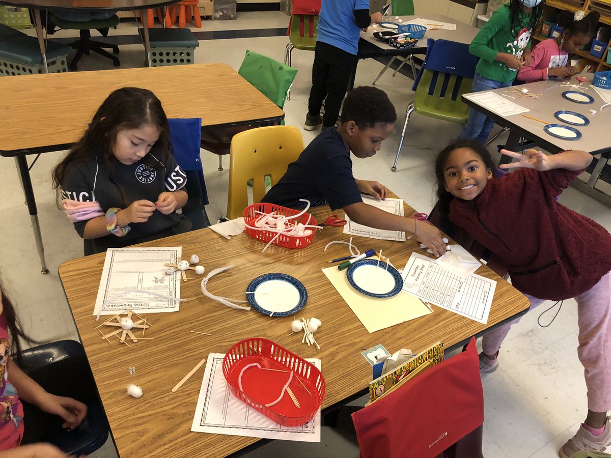 McIntoshElem's tweet photo. Mrs. Diehl’s class snowflake STEM activity. #TeachHustleInspire #NNPSProud #McIntoshScotties #terrificthirdgrade #STEMDay https://t.co/QBRTFOzrXp