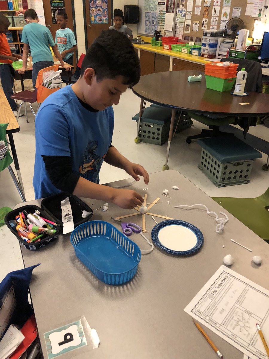 McIntoshElem's tweet photo. Mrs. Diehl’s class snowflake STEM activity. #TeachHustleInspire #NNPSProud #McIntoshScotties #terrificthirdgrade #STEMDay https://t.co/doZwqjquLb