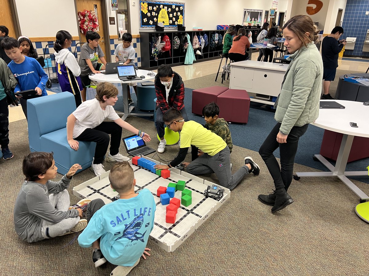 hunter8450's tweet photo. 5th graders got familiar with our new Vex IQ robotics kits.  They've spent the past couple of days building robots and learning the Vex IQ coding platform.
@FriscoISDTech @VEXRobotics
#fisdmadetoshine @nicholsfrisco #nicholsinnovationlab https://t.co/5XHXWMXxFt
