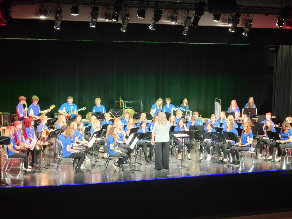 MonteSchoolsIA's tweet photo. What a night of performances! I’m always impressed by our talented students. Congratulations to Mrs. Burnett and the band program… You guys are second to none! Class act! Great job to all 6th-12th graders!!! #theMonteway https://t.co/Bs4CFZdwgT