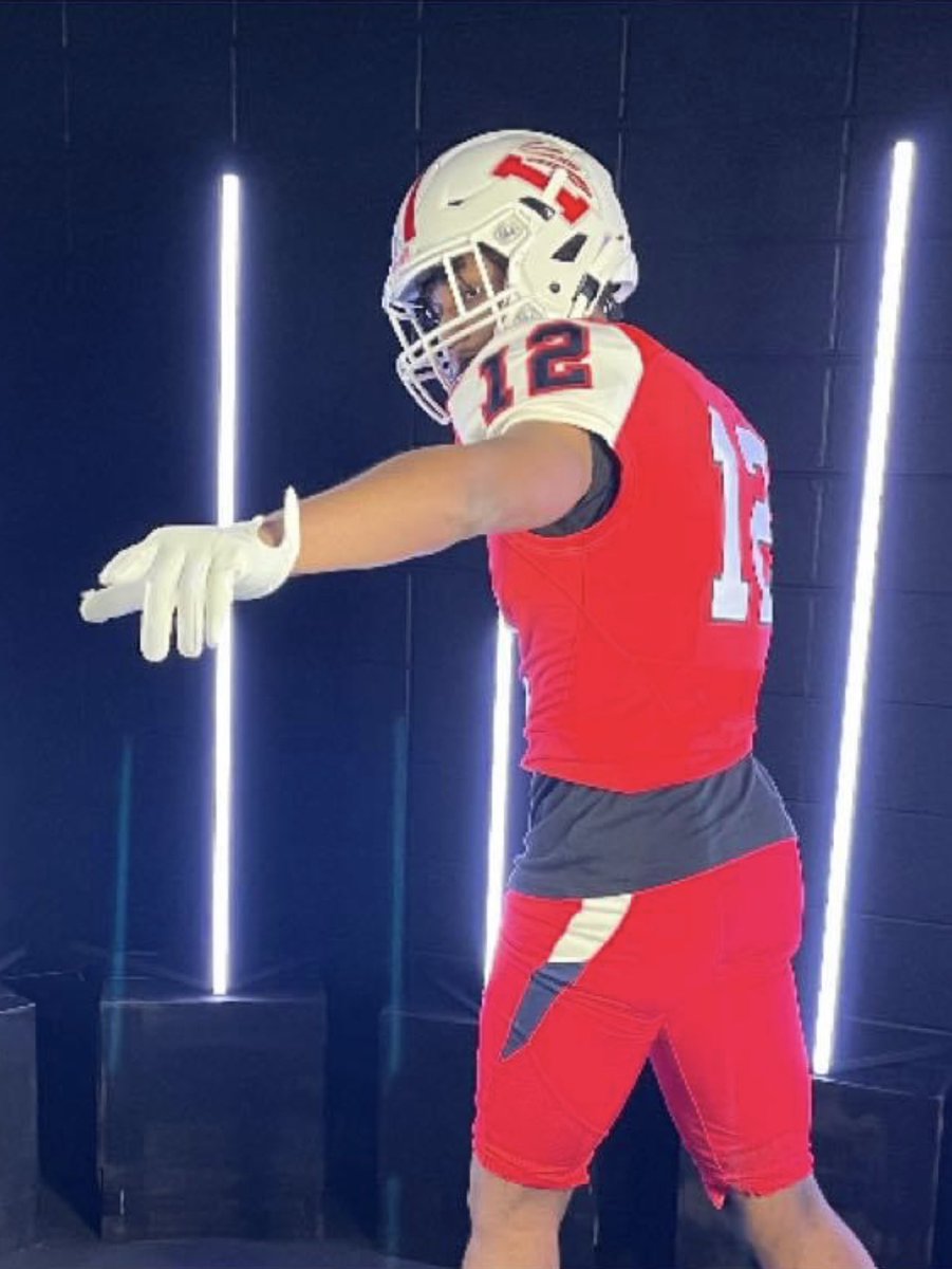 dontavis_lanier's tweet photo. #AGTG  blessed to receive my 21st offer from @LetsGoICC @Coach_TMacon https://t.co/LNW0i0uA1F