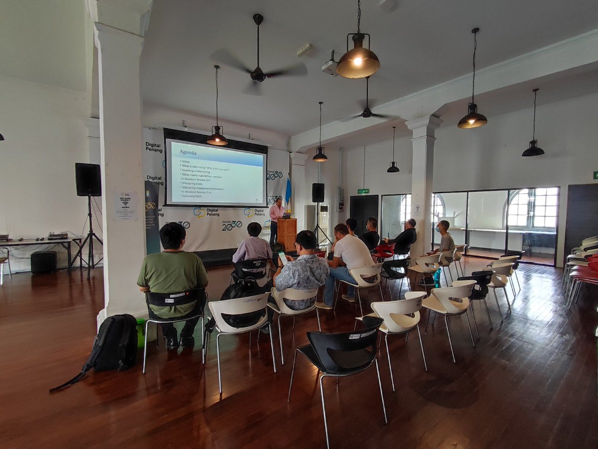 csengtweets's tweet photo. Digital Penang is making its first step in building it's startup mentor pools to help #startups based in #Penang. We are grateful to Paul Meyers for coming here to impart his experience, skills and secret sauce of becoming an effective startup #mentor. https://t.co/h6mx4Tq1Jx