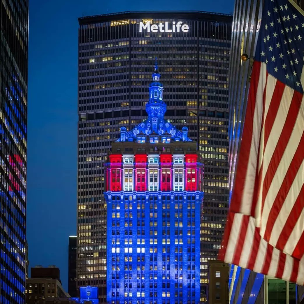 Piano_Joe's tweet photo. #helmsleybuilding #metlifebuilding
#reflectionphotography https://t.co/5lXnKHldnl