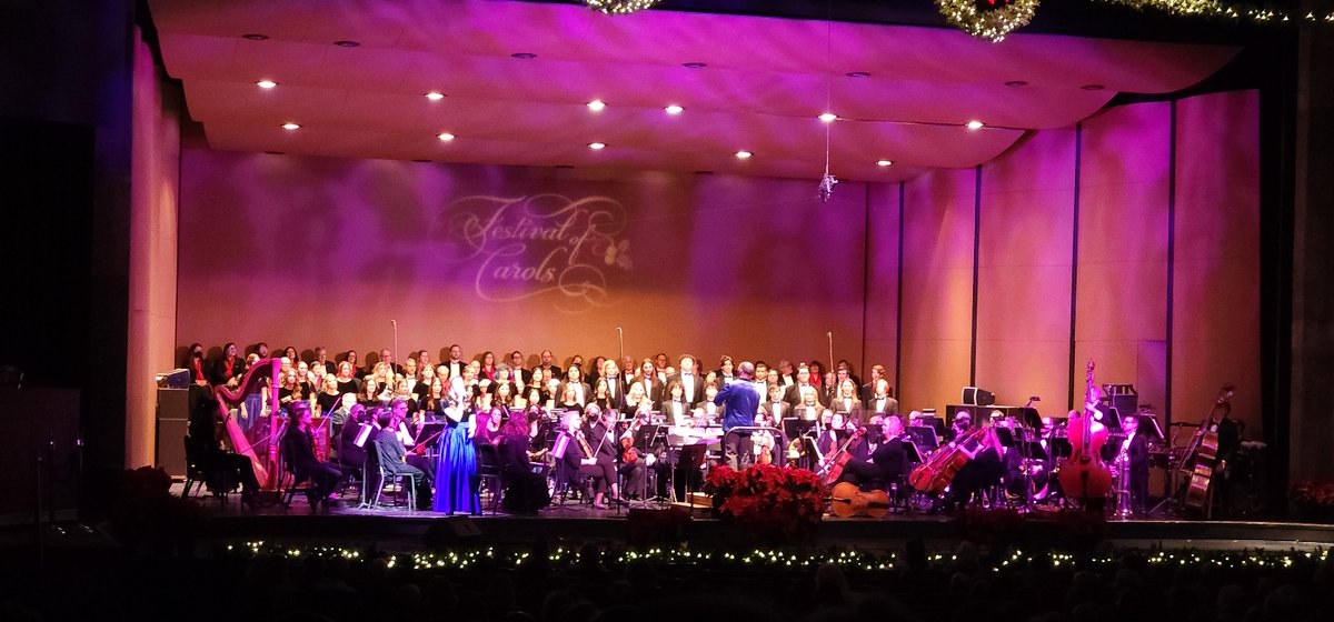 Beautiful performance by <a href="/Franklin_CommHS/">FCHS</a> Signature Sound this evening <a href="/IndyChoir/">Indianapolis Symphonic Choir</a> Festival of Carols! #Wow