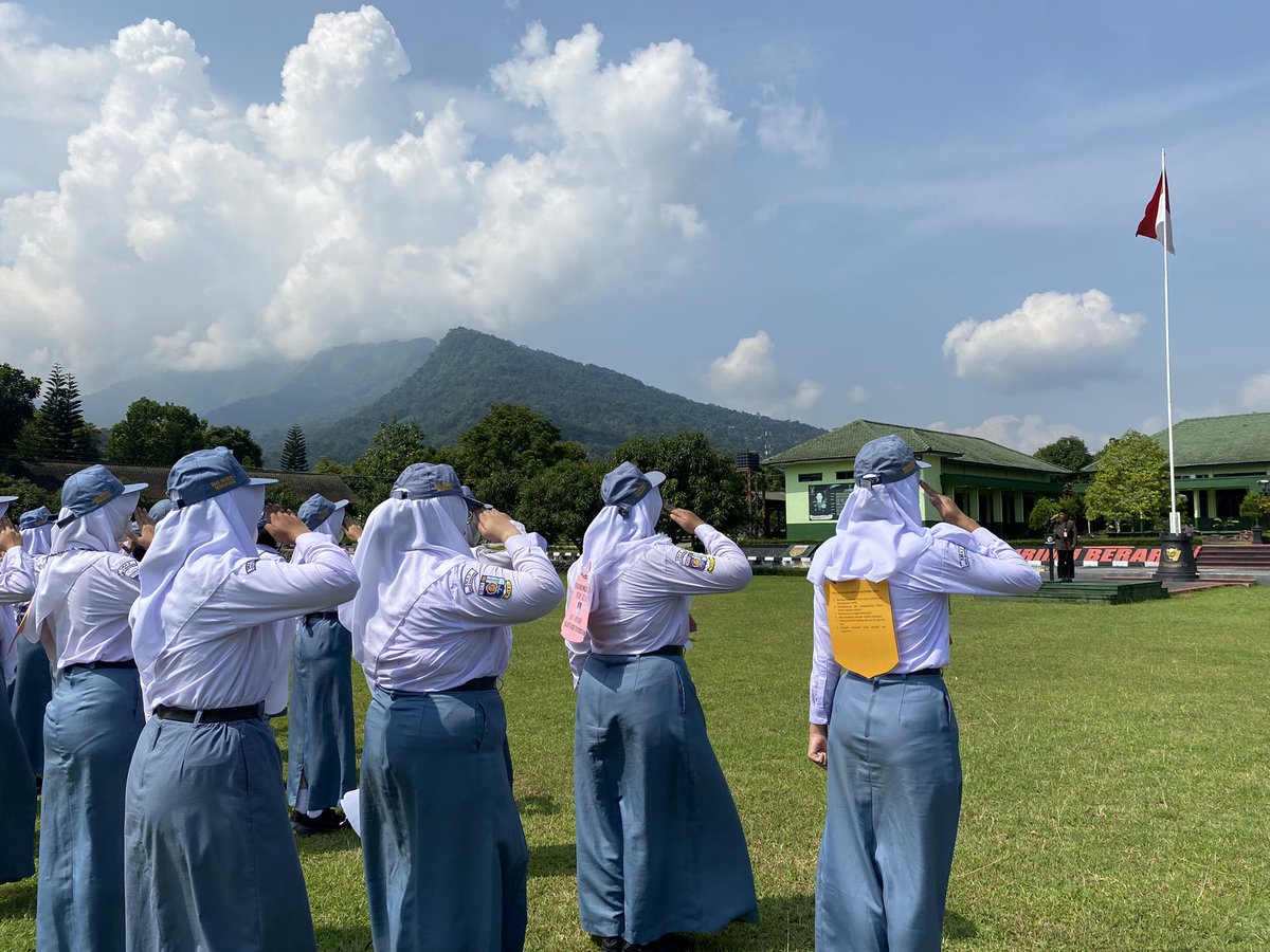 Selamat pagi, Satria Ganesha!

Pada hari ini, sedang dilaksanakan hari pertama LDK OSIS, MPK, &amp; Kasubsie Periode 2022/2023 di Yonzipur, Ambarawa. Semoga diberi kelancaran ✨