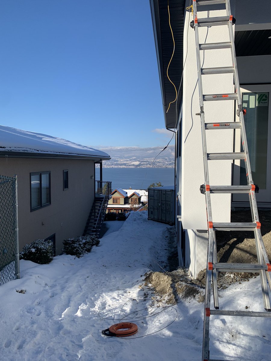 MCLCommun's tweet image. Completed some Starlink work on Lakeshore Road today. The customer was unable to get direct buried Telus/Shaw due to previous fires in the area.