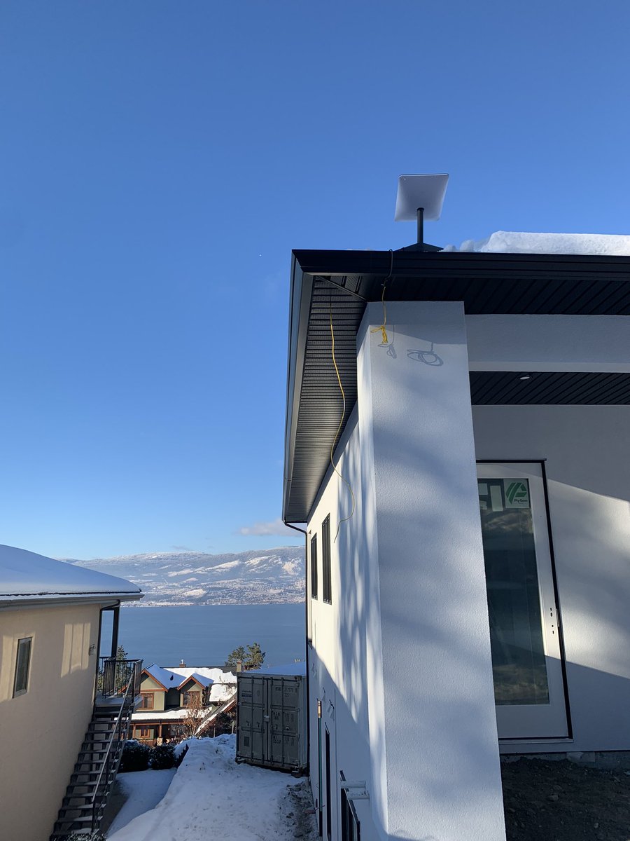 MCLCommun's tweet image. Completed some Starlink work on Lakeshore Road today. The customer was unable to get direct buried Telus/Shaw due to previous fires in the area.