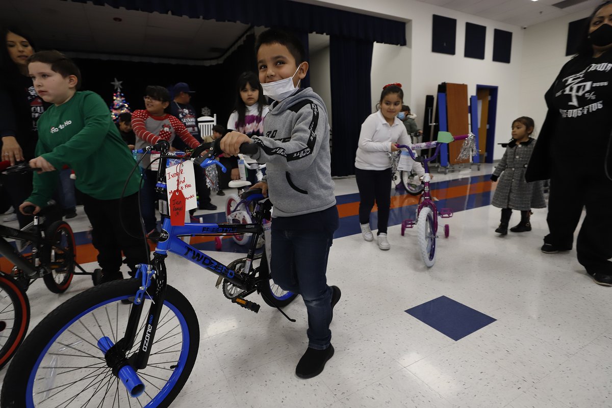 ELPASO_ISD's tweet photo. Students at Hart Elementary School received brand new bikes Wednesday from the Segundo Barrio Association, an organization comprised of members who grew up in the Segundo Barrio or were El Paso ISD educators within the neighborhood.  #ItStartsWithUs https://t.co/vfTtykAhKO