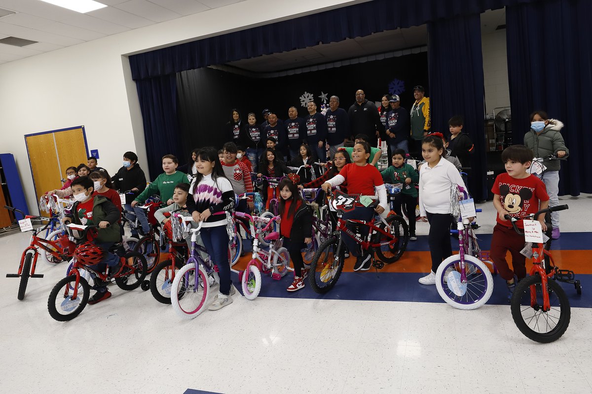 ELPASO_ISD's tweet photo. Students at Hart Elementary School received brand new bikes Wednesday from the Segundo Barrio Association, an organization comprised of members who grew up in the Segundo Barrio or were El Paso ISD educators within the neighborhood.  #ItStartsWithUs https://t.co/vfTtykAhKO