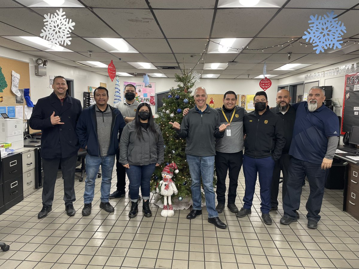 Always a good day spending time with the Grande Vista Day sort leadership team! <a href="/Buckeyelouie/">TrablS</a> <a href="/Harry_Guleian/">Harry Guleian</a> <a href="/derek_ptakGVday/">Derek Ptak</a> <a href="/JimPeteHoops/">Jim Petersen</a> <a href="/divine2wincom/">Trina Norman</a> <a href="/UPSers/">UPSers</a> <a href="/guy_albertson/">Guy Albertson</a> <a href="/melirere/">Melinda Herrera</a>