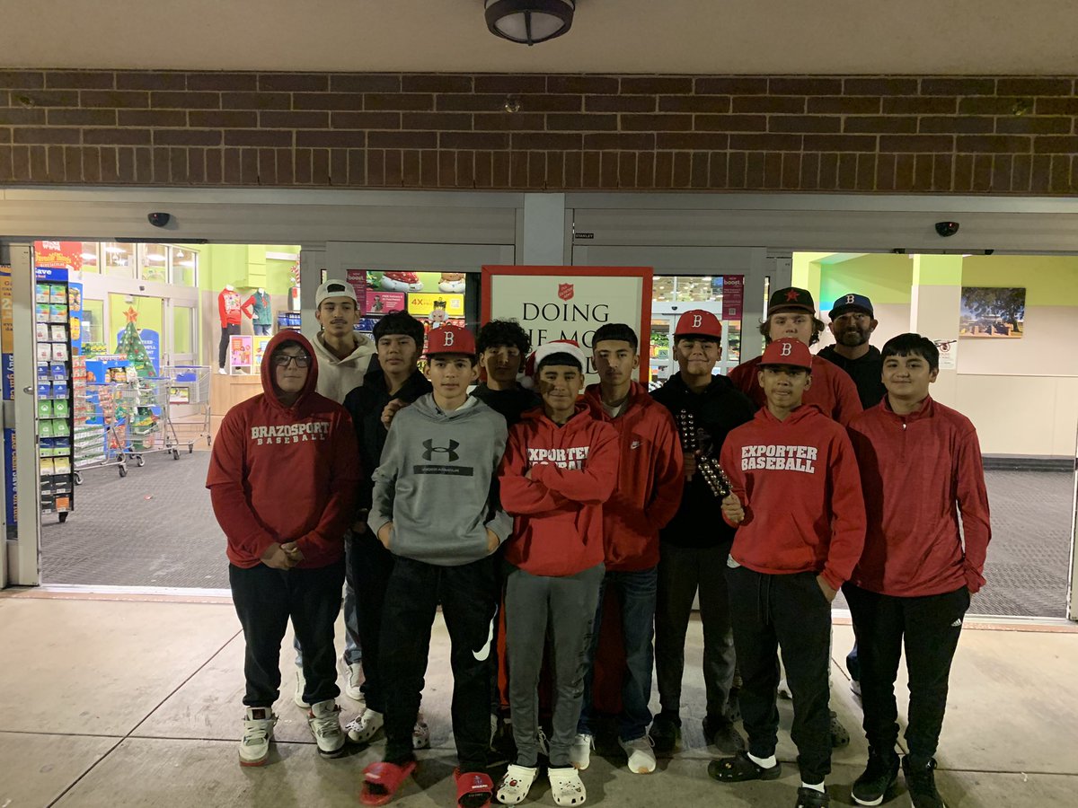 BrazosportBase1's tweet photo. Brazosport baseball doing the most good ringing the bell at Kroger tonight!  Had a great time! #AnchorsAweigh https://t.co/JZV3vJo0AO