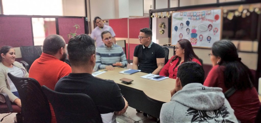 BermudezJoseA's tweet photo. Acompañado de los Directores de Administración y Finanzas Lcdo José Morao y La Lcda Luzbeth Ramírez Talento Humano, recibimos a los compañeros de la empresa Grupo Tecnológico A&Z, 365 quienes visitan nuestro estado para realizar la transición al sistema #SIGESP
@FreddyBernal https://t.co/v0S27OY8uB