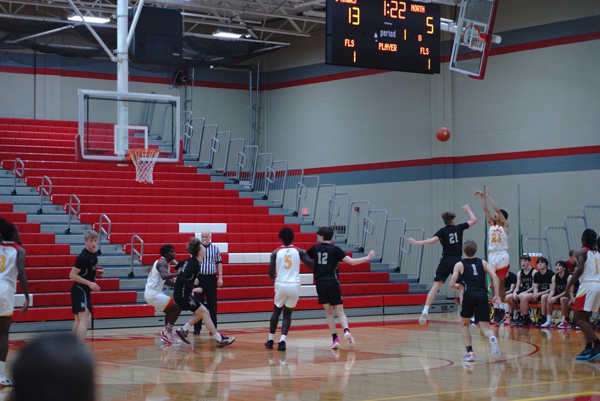 Jefferson leads 26-23 at halftime over Belvidere North. 📸 - Yadira Carreno
