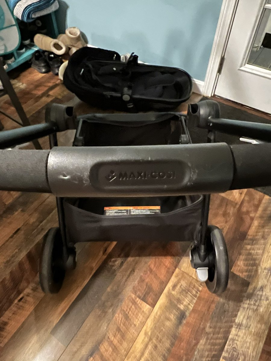 chloekfoster's tweet photo. #jetblue @JetBlue i gate checked my stroller and car seat and both were damaged, they closed my claim and accused me of giving false info and refuse to tell me what the info was or discuss anything,if you fly with them &amp;ur stuff breaks, too bad they don’t care https://t.co/adkdLALlL0