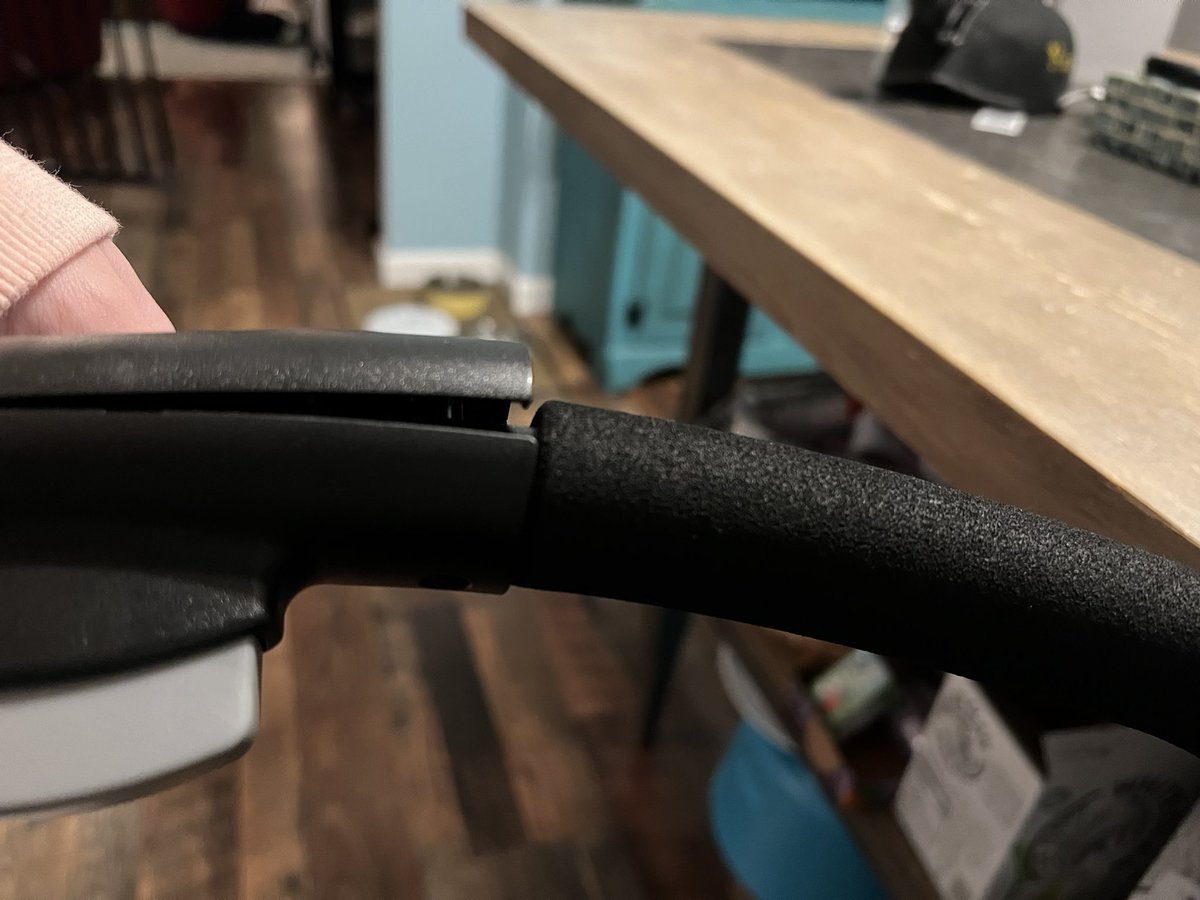 chloekfoster's tweet photo. #jetblue @JetBlue i gate checked my stroller and car seat and both were damaged, they closed my claim and accused me of giving false info and refuse to tell me what the info was or discuss anything,if you fly with them &amp;ur stuff breaks, too bad they don’t care https://t.co/adkdLALlL0
