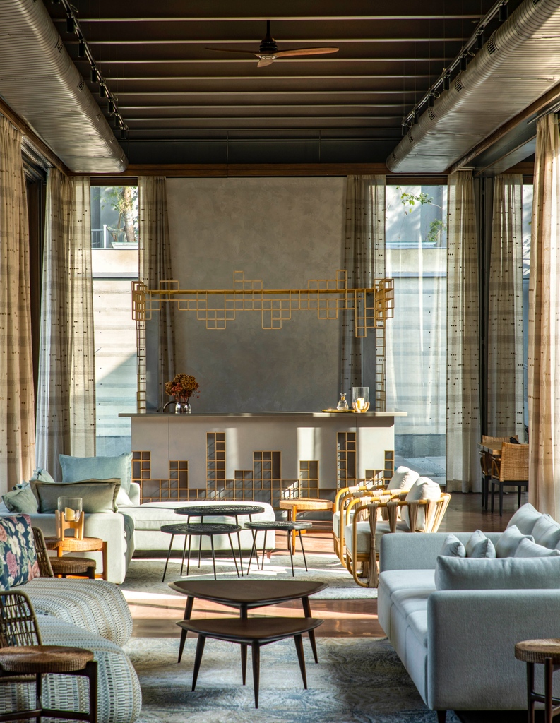 elledecorindia's tweet photo. #EDHomes Designed by principal designers, Sidhartha Talwar, Ansel Colaco and Anusha Pulapaka of Studio Lotus, this home in New Delhi is one with nature.
#elledecorindia #elledecor #homeinteriors #delhi #studiolotus https://t.co/n6KAkuYqMt