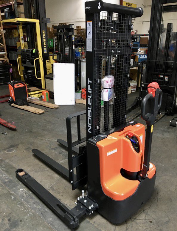 DonofNoblelift's tweet image. Fully electric walkie straddle stacker PSE22SL 2200lb capacity, 114-138 Lift, Authentic Curtis Controller and throttle, Class II 42&quot; Forks, LBR, On-board Charger with adjustable legs. #noblelift #nobleliftusa #straddlestacker #walkiestacker #forklift #materialhandling