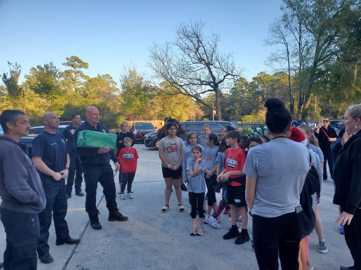 Today our Student Council delivered treats and cards that all of our students made to the local fire stations. I love how service oriented these students are. <a href="/mrshoward_HHE/">Jennifer Howard</a> <a href="/MrsSengele/">Mary Sengele</a> #GrowingTogether