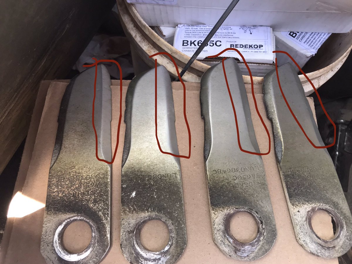 GribbleRC's tweet image. These are carbide edged straight @redekopmfg chopper blades that “yeah look okay” …… but they’re not.
Changed them out for the new carbide edged serrated blades.  Instantly improved chop, spread &amp;amp; less lt/hr.

“Blunt blades - burn fuel”