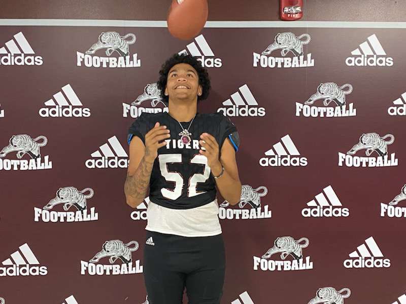 nevils_jerry's tweet photo. I had a great visit at @CvilleTigers yesterday, thank you @CoachK1977  for the invite and hospitality had a great time being on campus again! @PerryThomasCU @CoachAtwood23 https://t.co/Lvbzplxdcc