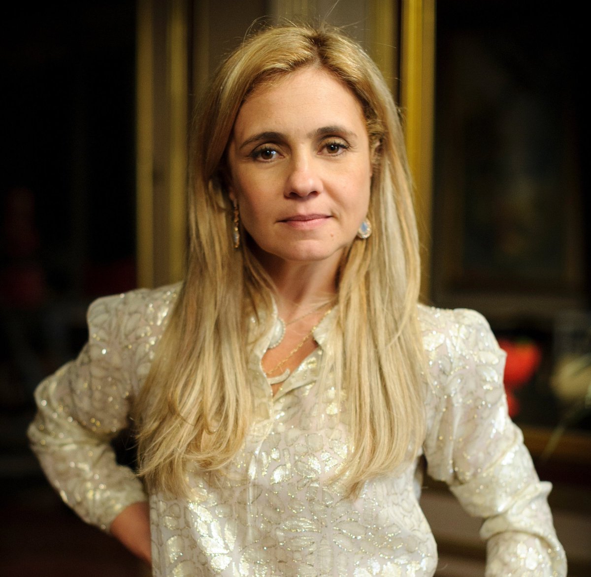 updatecultura's tweet photo. Adriana Esteves, um dos maiores nomes da teledramaturgia brasileira, completa 53 anos hoje. https://t.co/x5ScQfKaLX