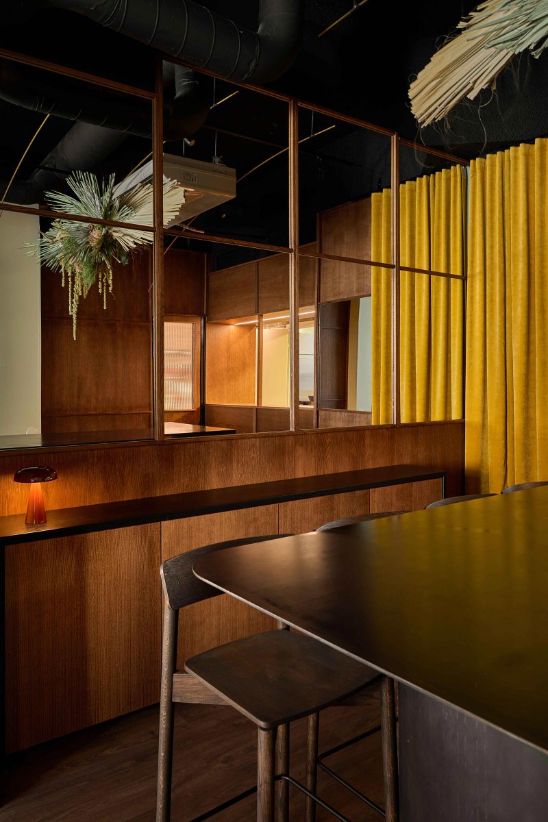 DesignAnthology's tweet photo. INTERIORS / Yatofu Creatives designed Helsinki restaurant Noodle Story as a representation of authentic Chinese food culture in a space that is at once nostalgic and new https://t.co/yStzvZKiST

#designanthology #helsinki #restaurant #interiordesign https://t.co/nl0Jq5Dznm