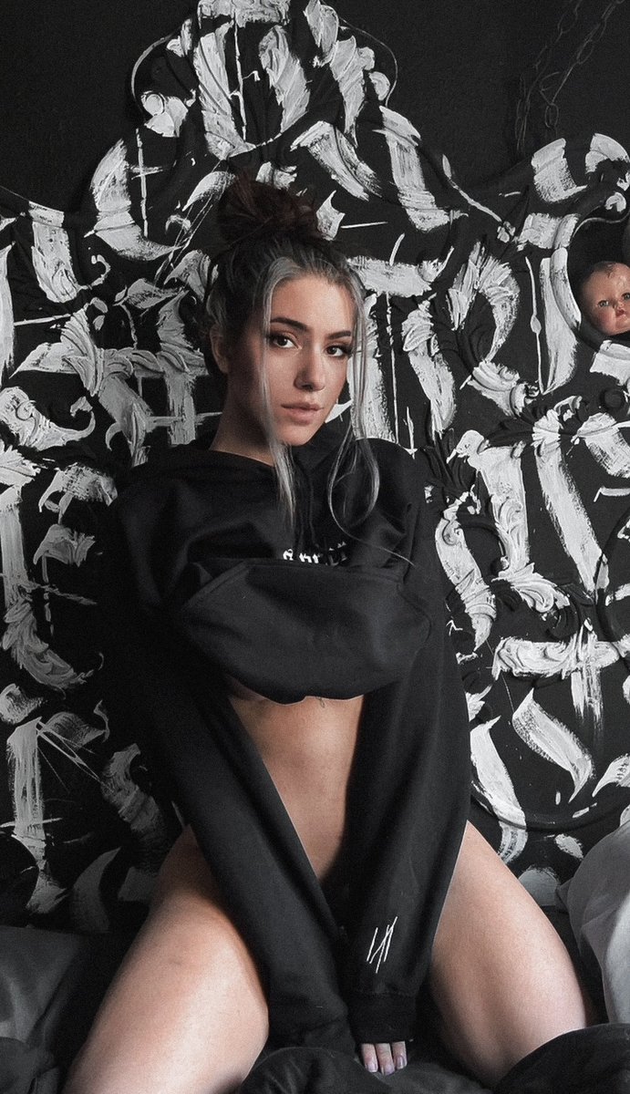 SupremeLilith's tweet photo. tease 🖤 https://t.co/3SZWI2MSER