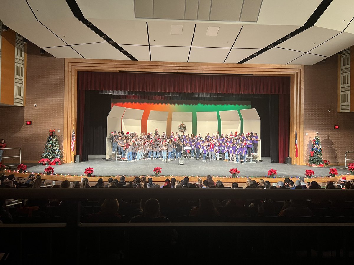 BrennanHS_ALE's tweet photo. @BrennanChoir @MrGarrettChoir A wonderful winter show tonight! The special guests @BehlauMusic and @NISDMoraES choirs were adorable! Love being a part of the @NISDBrennan family! #bfnd https://t.co/BUuvNv95iH