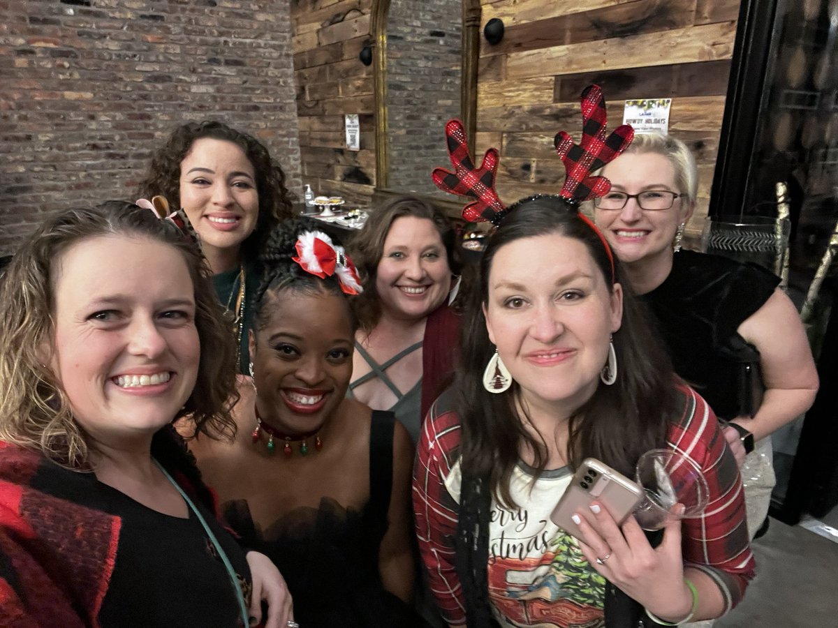 MrsD_in_Lamar's tweet photo. Enjoyed @LamarCISD ‘s Howdy Holiday Party tonight!!! Thankful for the ladies who challenge me everyday to be a better educator! @MeyerEagles @ELAR4Moreno https://t.co/IFidimyHUC