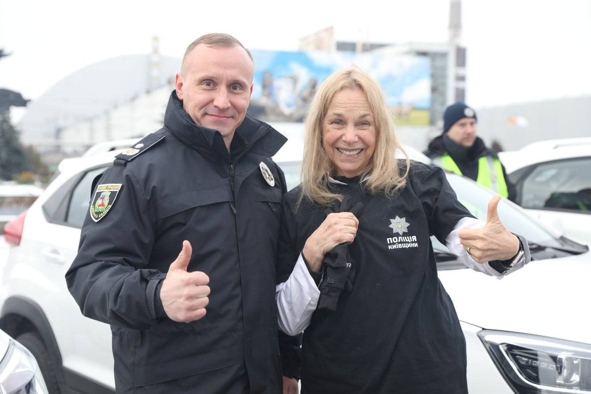 ajit4g1's tweet photo. @cnni A celebrity from the USA, #MitziPerdue, handed over 8 cars to the police of the Kyiv region. They will be used to ensure security in the Chernobyl Exclusion Zone and to restore the potential of the police after de-occupation.
Щиро дякую Мітці Пердью за підтримку і допомогу. https://t.co/jwFlMDlXq3