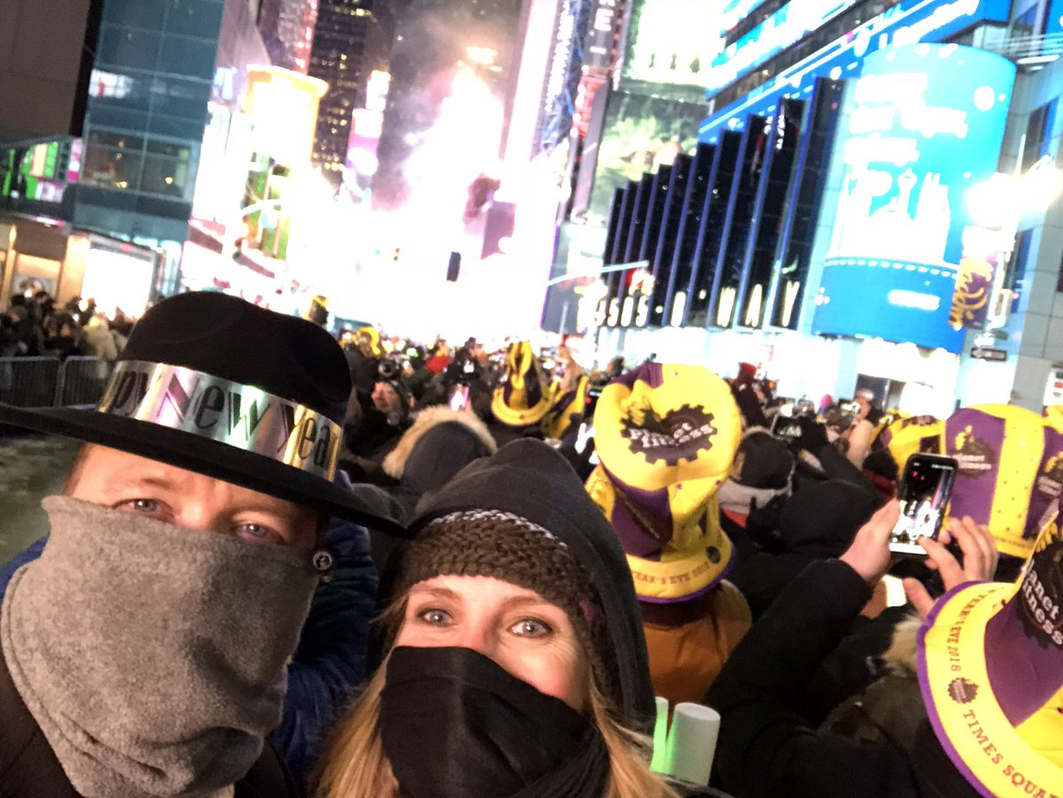 Angelique4real's tweet photo. A little over two weeks before hitting the (freezing) streets to celebrate endings &amp; new beginnings.

Building a startup is not for the faint of heart. It takes grit, perseverance &amp; a never-give-up attitude.

To all of the innovators out there, keep pushing forward! #startuplife https://t.co/Yz07n4w91f