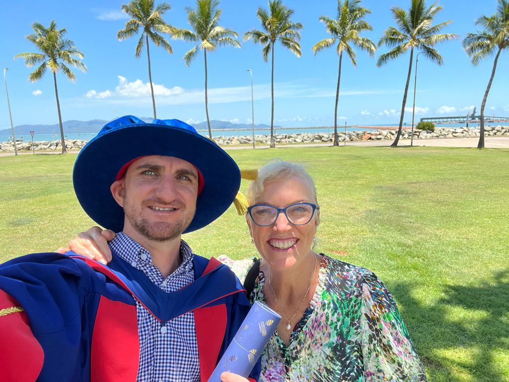 A silly hat and mum's best day ever. Thanks again to my stellar supervisor cast @spinnershark7 @SharkColin @WillWhiteSharks @spottedcatshark, part time mentor @crigby4, PNGs NGO superstar Yolarnie Amepou and @saveourseas for generous (and ongoing) support ✌️ #FreshwaterBestwater