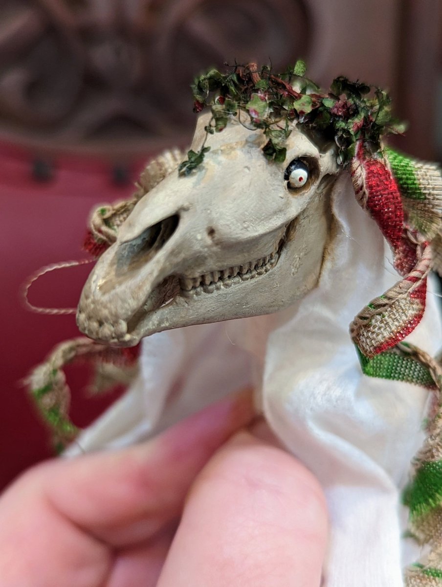 Cool normal and not at all completely fucking terrifying
#marilwyd #folklore #yule #wales #handmade