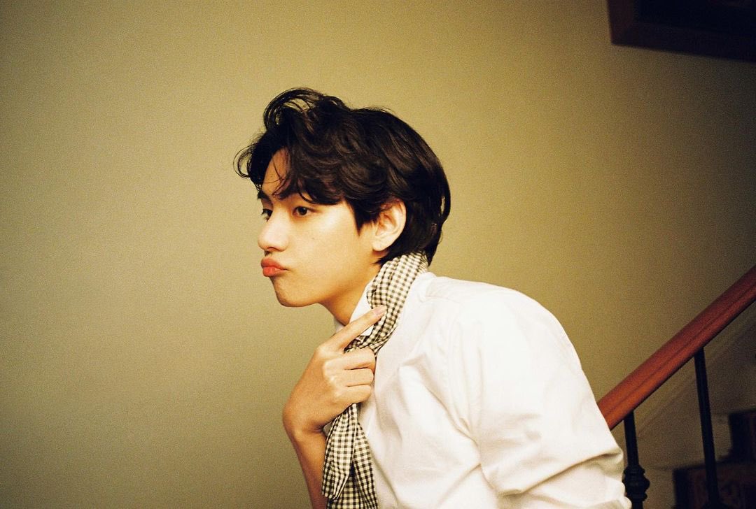 tbzhobi's tweet photo. TAEHYUNG’S BDAY GIVEAWAY!!
prizes: Me, Myself, and V ‘Veautiful Days’ Special 8 Photo-Folio 2021, Sowoozoo DVD and tata keychain
- rt to enter
- must be following + notifs on
- worldwide
- ends dec 30 https://t.co/5dUJUsyH7k