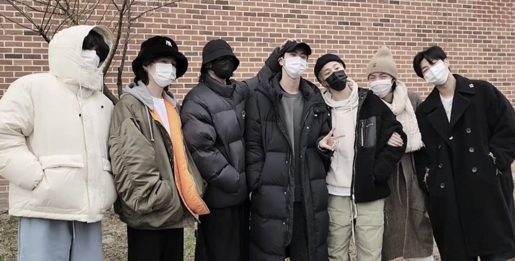 taebokkiii's tweet photo. My seven, my home, my healing, my safe haven, my everything. 😭♡ @BTS_twt https://t.co/iSpR76eNPg