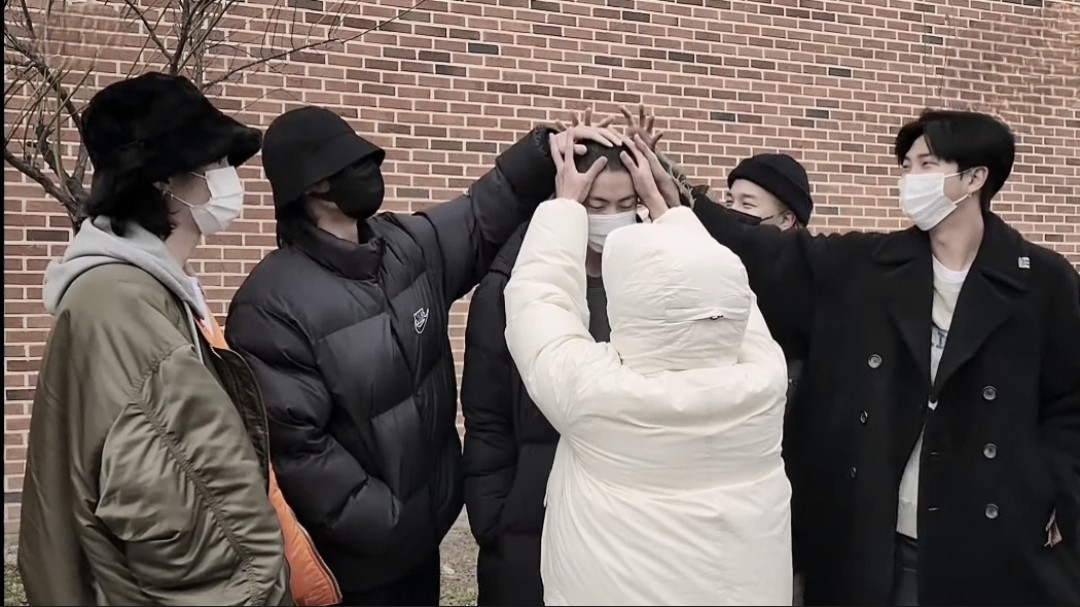 taebokkiii's tweet photo. My seven, my home, my healing, my safe haven, my everything. 😭♡ @BTS_twt https://t.co/iSpR76eNPg