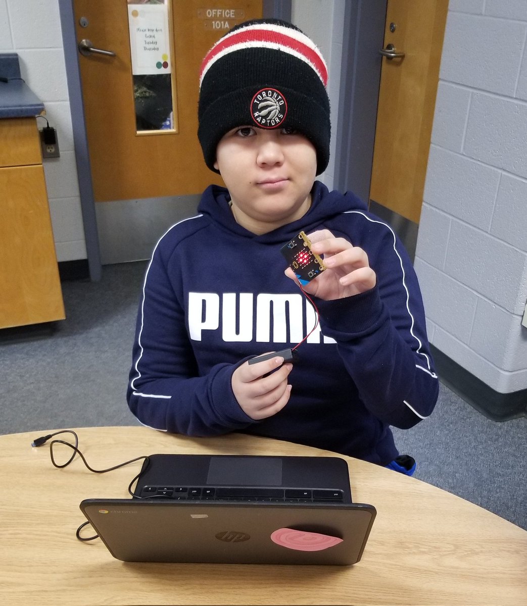 NorthbraeKnight's tweet image. Ms. Cooke&apos;s class had great success with coding their micro:bits today! 💻 #keepcalmandcodeon #STEM #microbits #coding @TVDSB