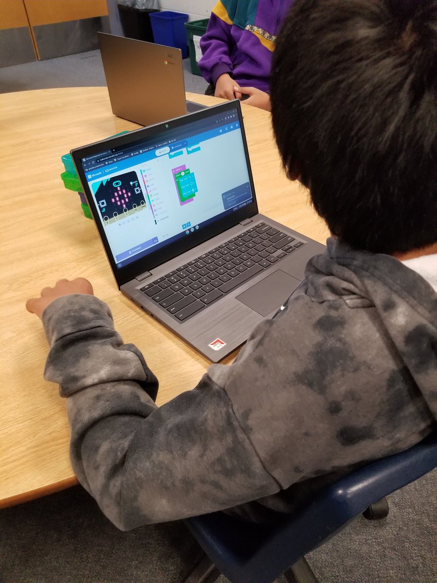 NorthbraeKnight's tweet image. Ms. Cooke&apos;s class had great success with coding their micro:bits today! 💻 #keepcalmandcodeon #STEM #microbits #coding @TVDSB