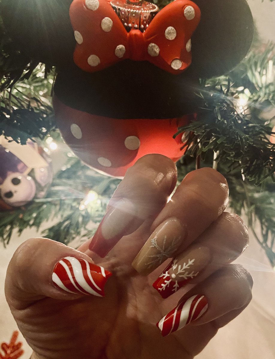 The ones who know me, know i take my nails & toes very seriously. You’ll definitely know if you follow me on IG #ChristmasNails