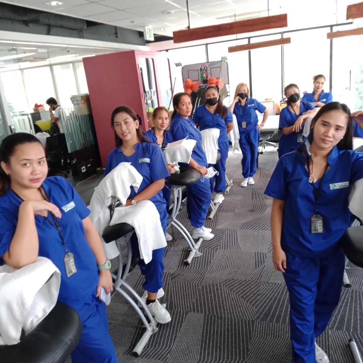 PalmeoSpa's tweet photo. Christmas Massage🥳 @ KMC Solutions 🥰
#relaxation #massage #office #wellness #besthomeservice #shiatsu #workplacemassage #appointments https://t.co/8d06VOBnOa