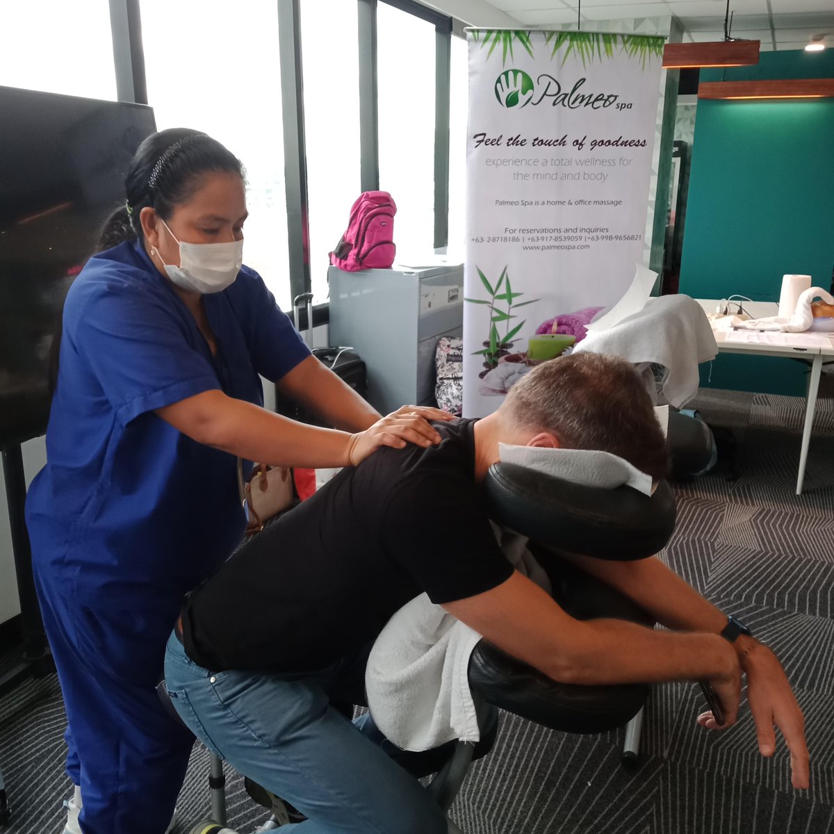 PalmeoSpa's tweet photo. Christmas Massage🥳 @ KMC Solutions 🥰
#relaxation #massage #office #wellness #besthomeservice #shiatsu #workplacemassage #appointments https://t.co/8d06VOBnOa