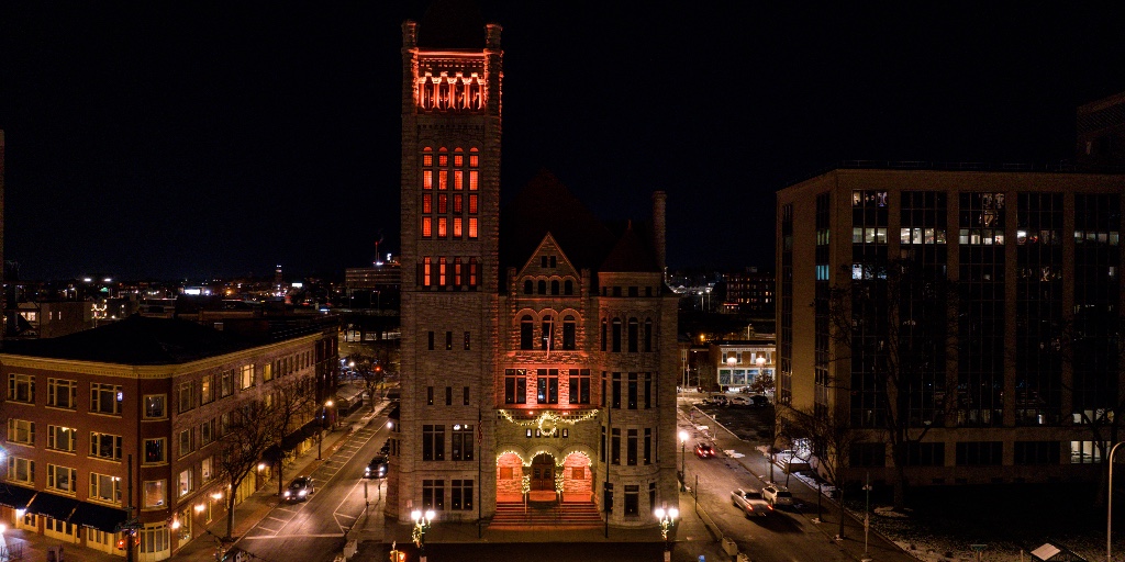 SyracuseU's tweet photo. The City of Syracuse is lit up orange this week for @CuseMSOC national championship win 🍊 https://t.co/NmP3FKg3Xe