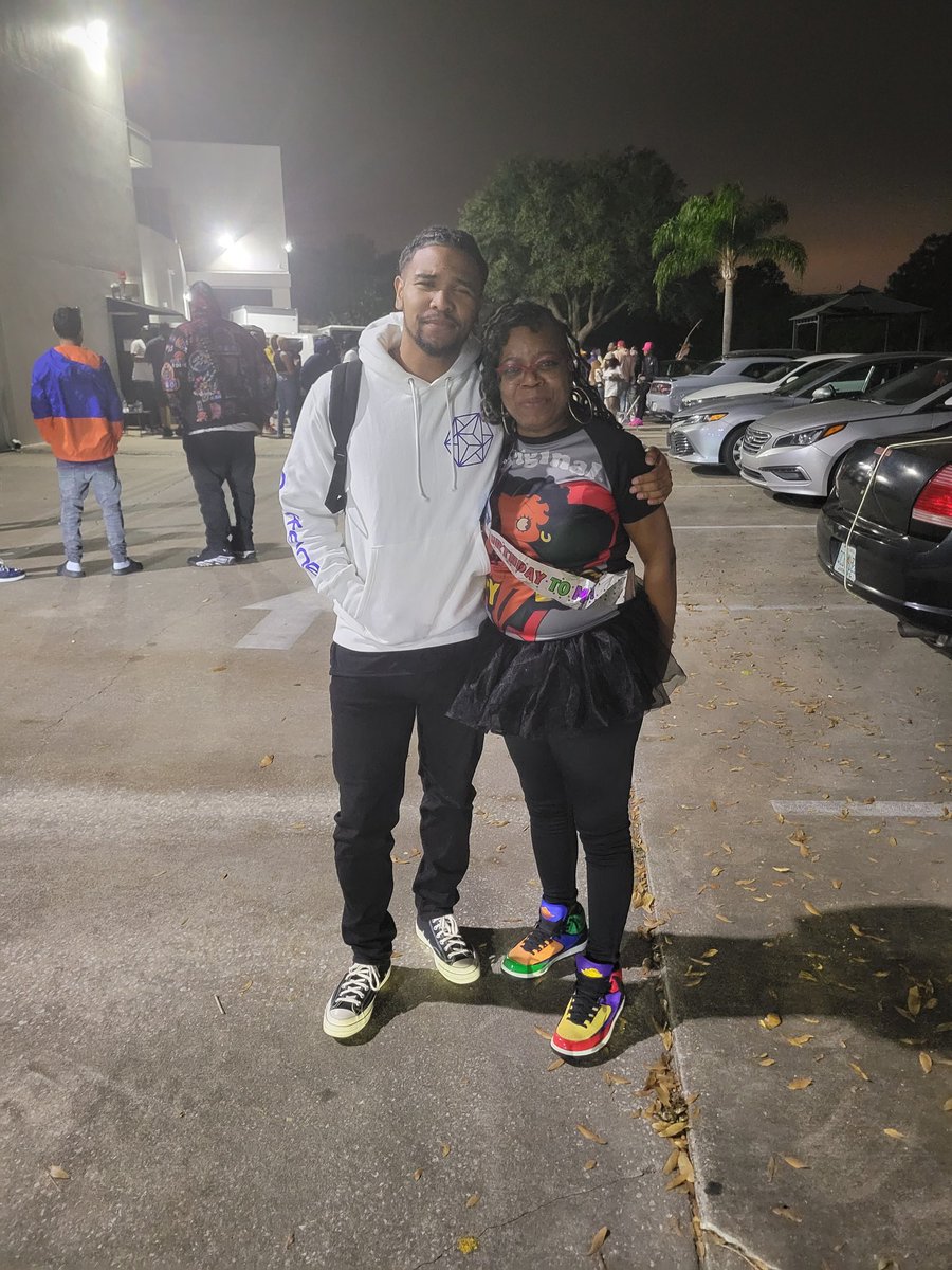 msmeek4life's tweet photo. @emrsnkennedy Thank you for the birthday pics 💯 It was such a pleasure meeting you 🤩 #SMACKVOL10 https://t.co/27DIesFNLY